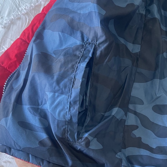 Gap, Red/Blue Camo Reversible Puffer Coat W/ High Neck & Pockets Size 5/6 - Picture 3 of 7